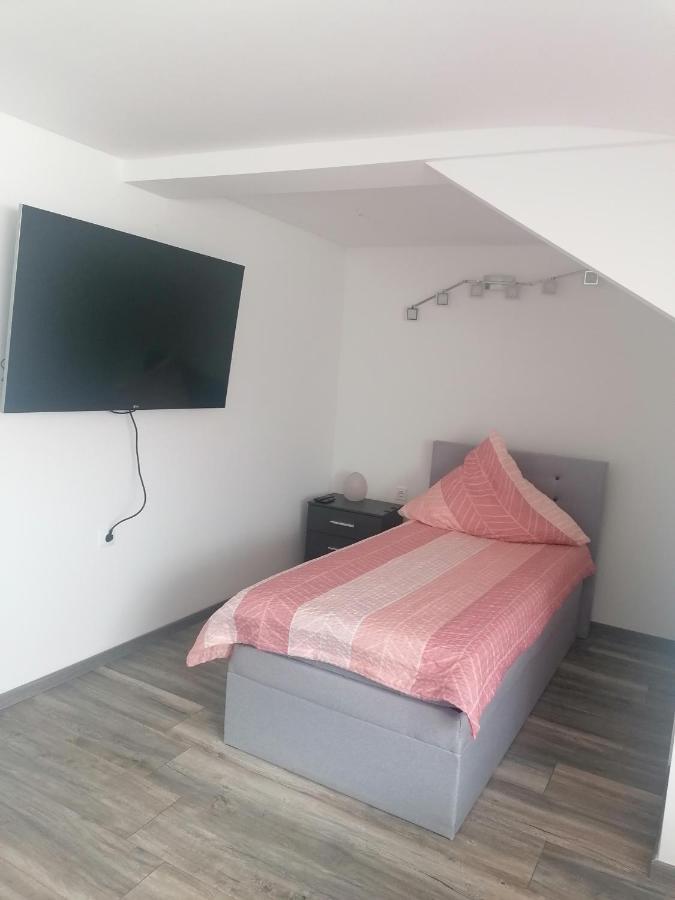 Ferienwohnung Andreea Зарлуи Екстериор снимка